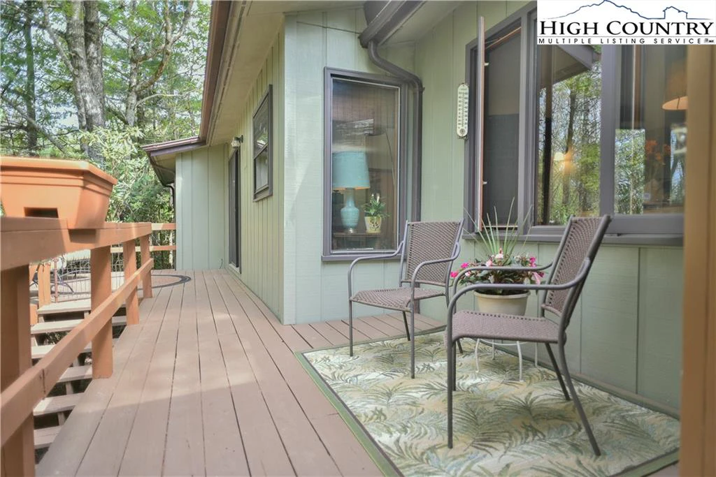 Image number 21 for the current listing