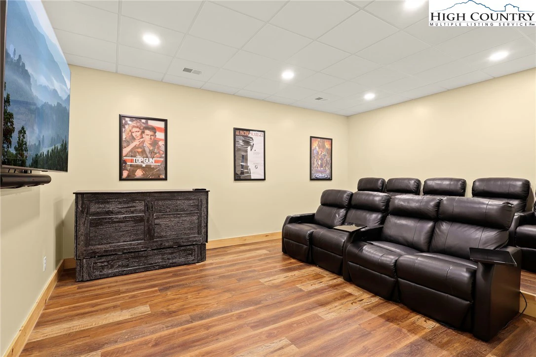 Image number 18 for the current listing