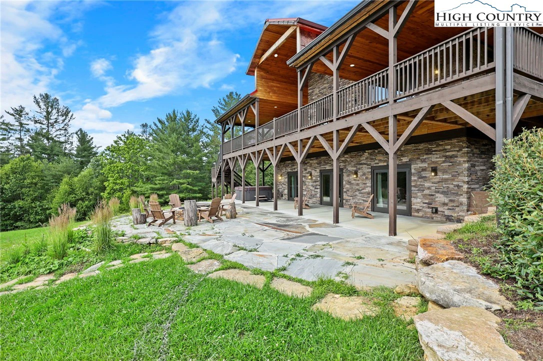 Image number 19 for the current listing