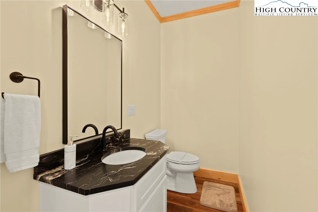 Image number 3 for the current listing