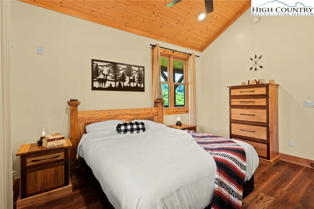 Image number 8 for the current listing