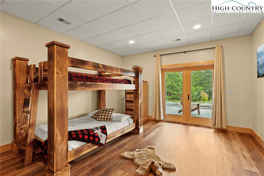 Image number 2 for the current listing
