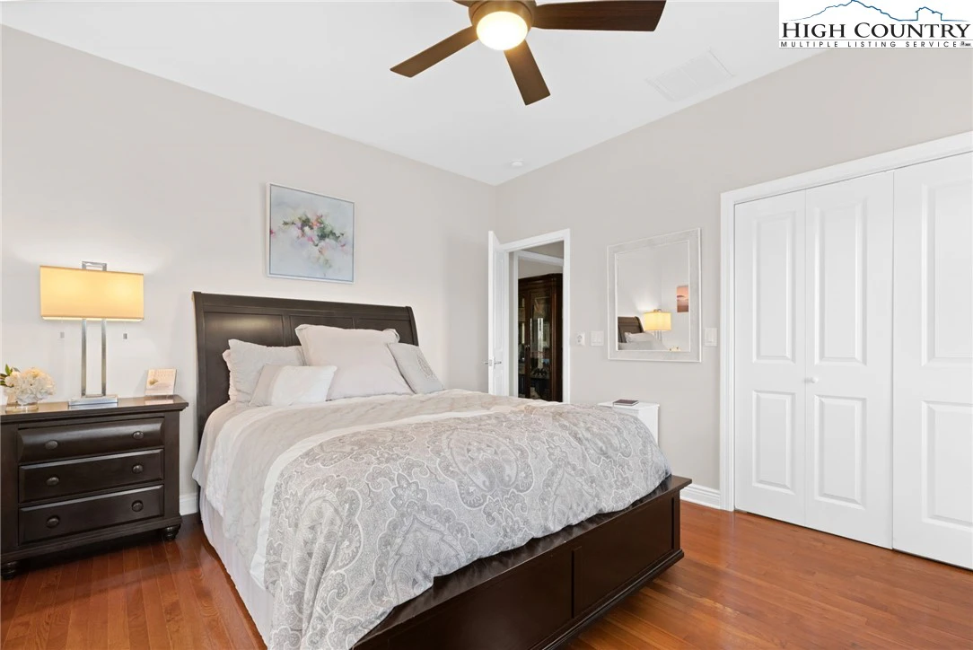 Image number 8 for the current listing
