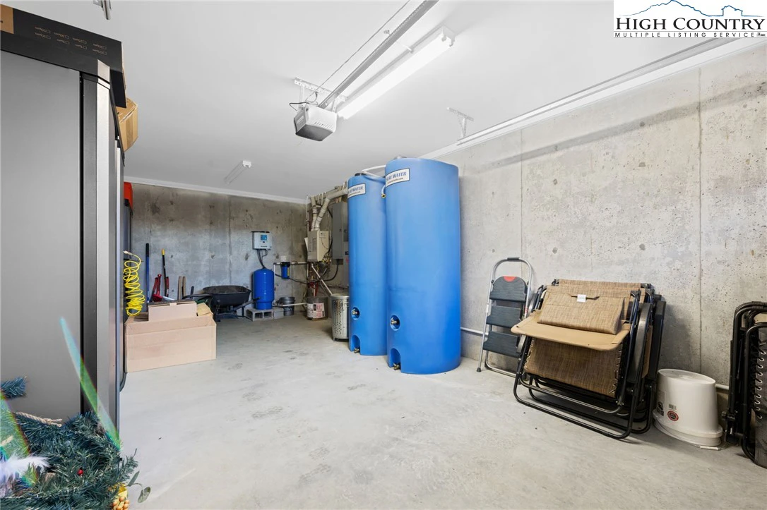 Image number 11 for the current listing
