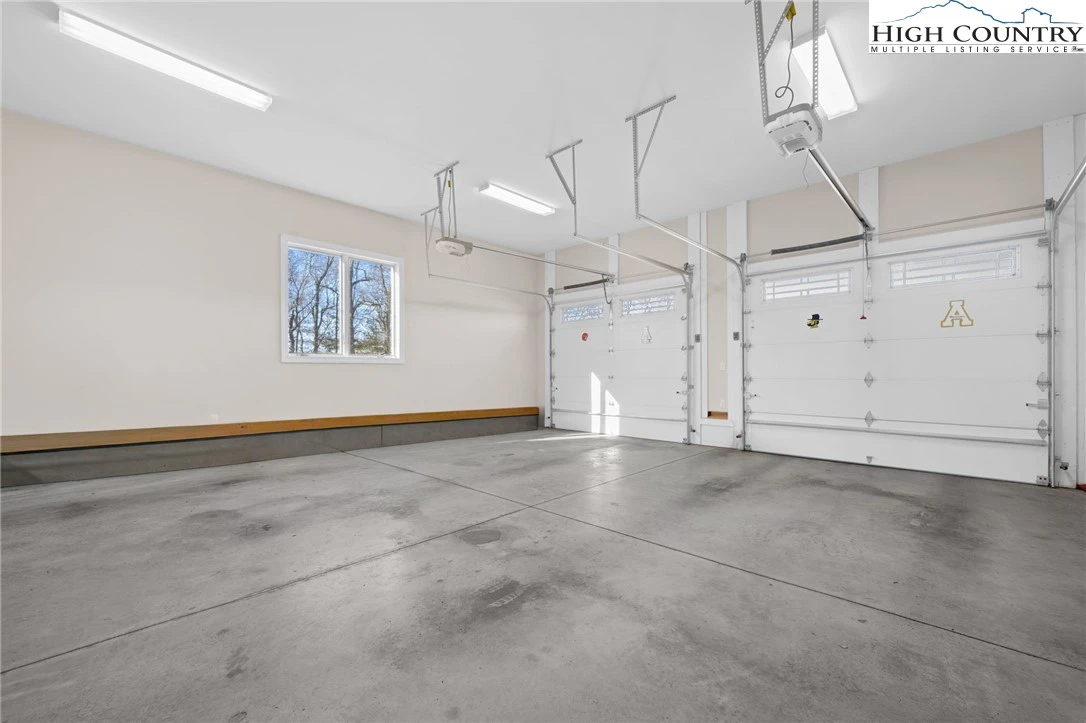 Image number 12 for the current listing