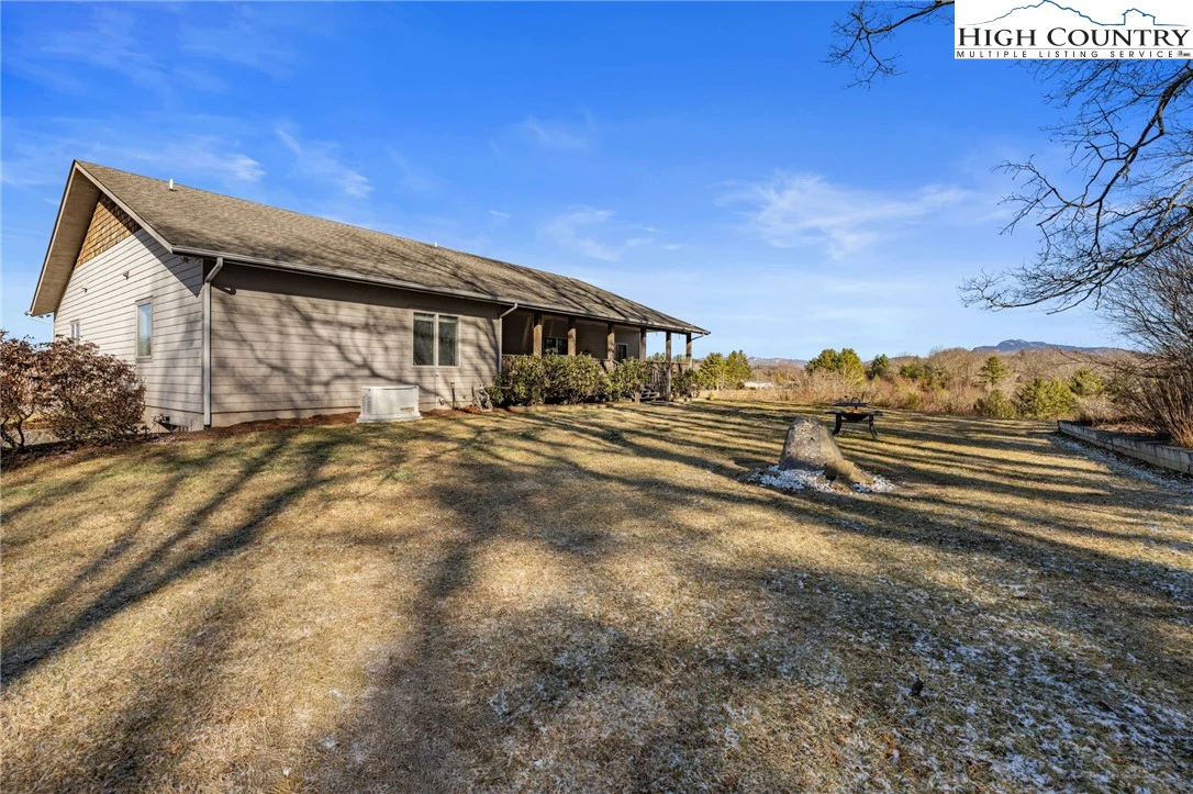 Image number 17 for the current listing