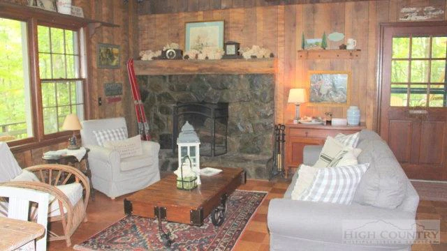Image number 12 for the current listing