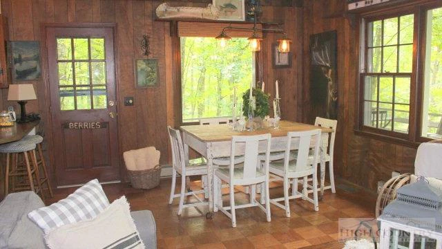 Image number 13 for the current listing