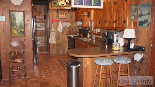 Image number 14 for the current listing