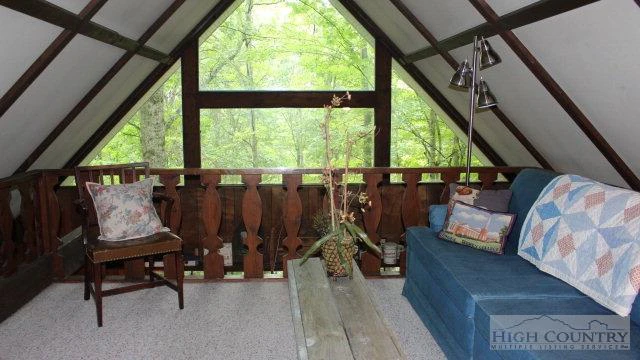 Image number 4 for the current listing