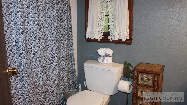 Image number 7 for the current listing