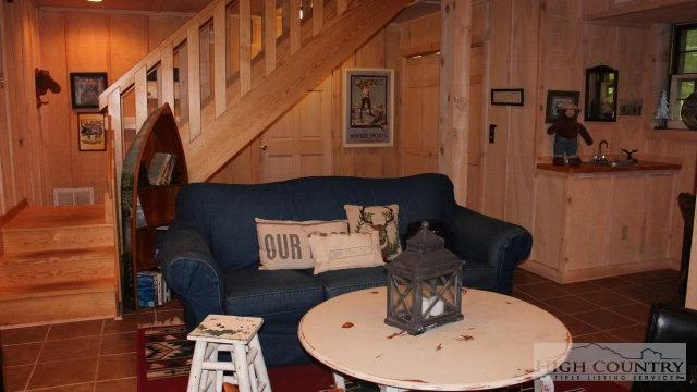 Image number 8 for the current listing