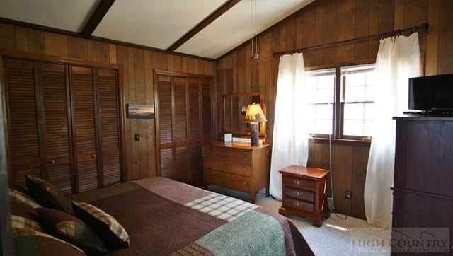 Image number 2 for the current listing
