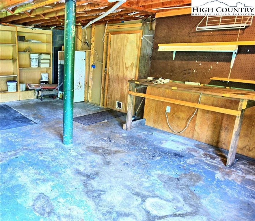 Image number 16 for the current listing