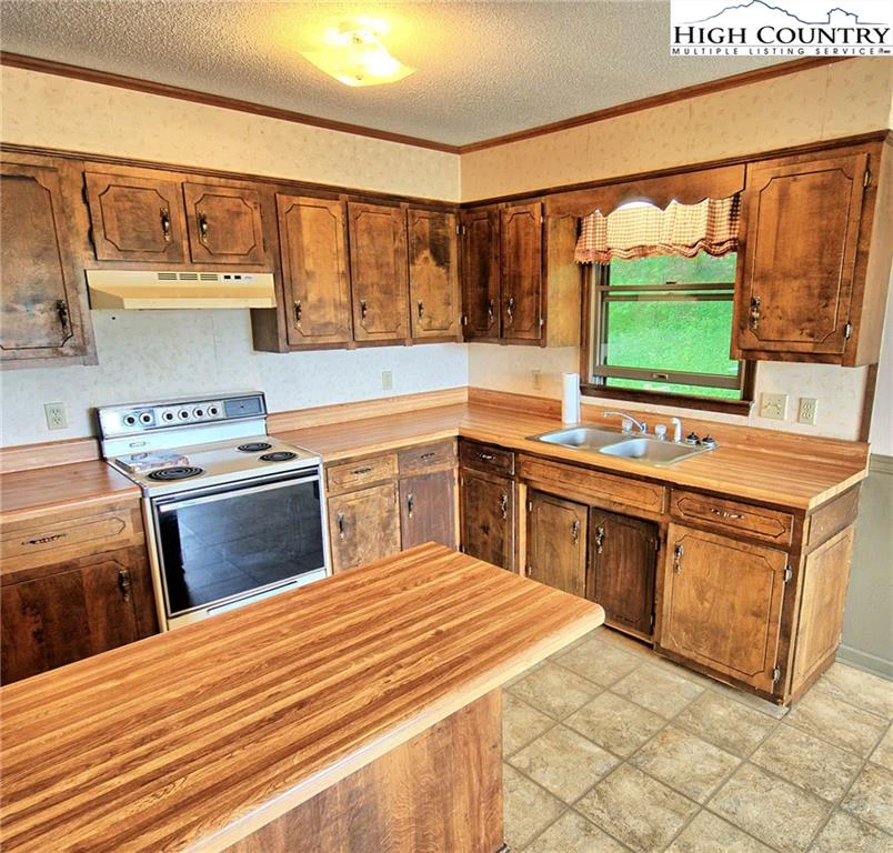 Image number 13 for the current listing