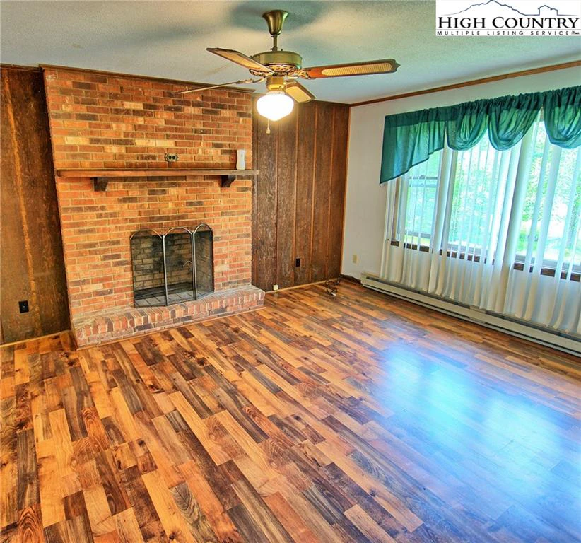 Image number 11 for the current listing
