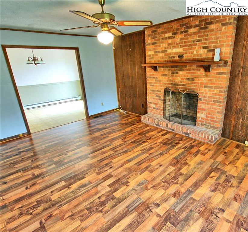Image number 9 for the current listing