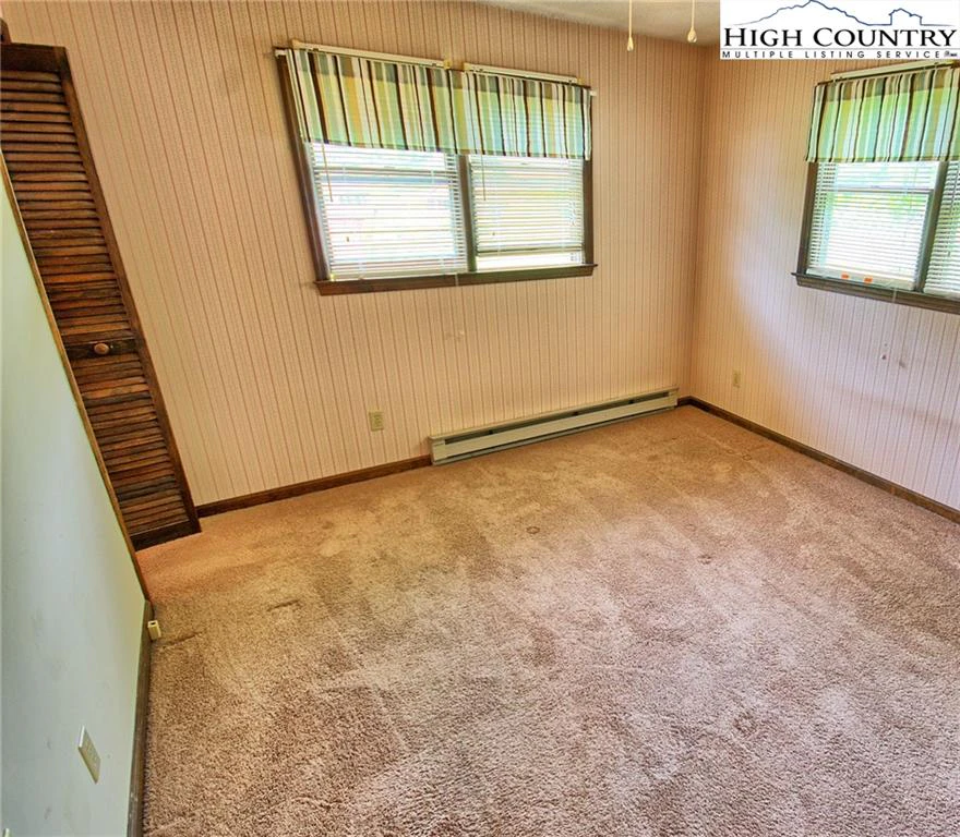 Image number 4 for the current listing