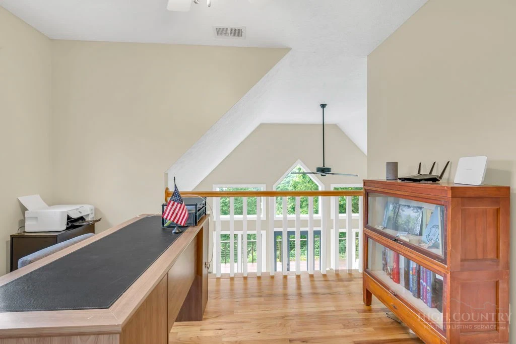 Image number 3 for the current listing