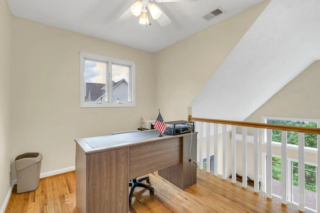 Image number 5 for the current listing