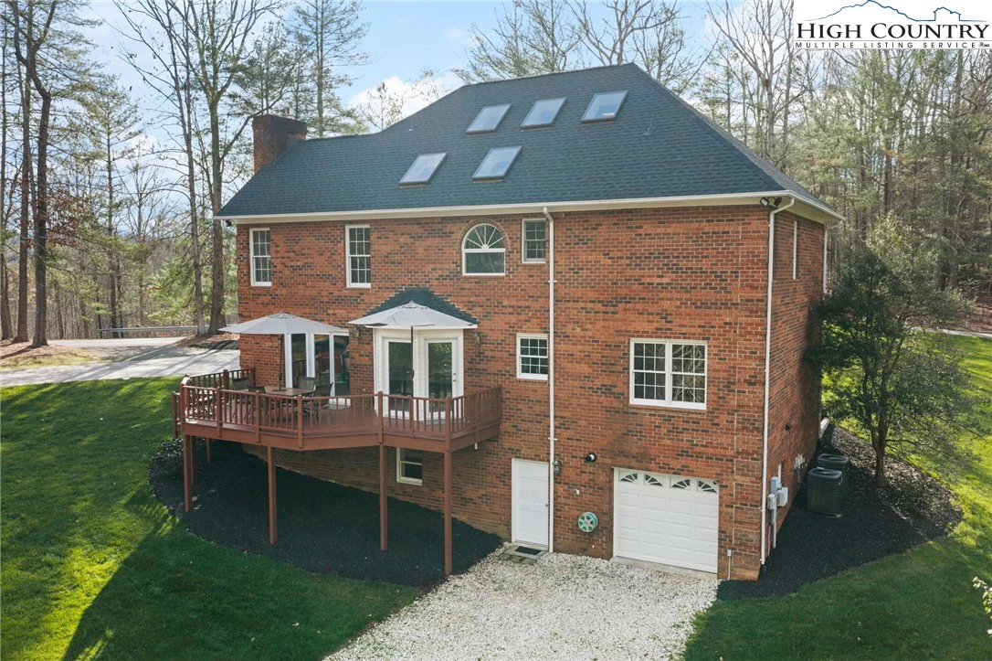 Image number 17 for the current listing