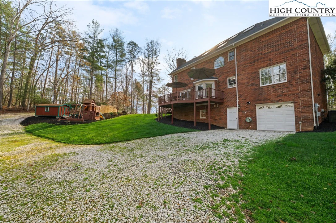 Image number 18 for the current listing