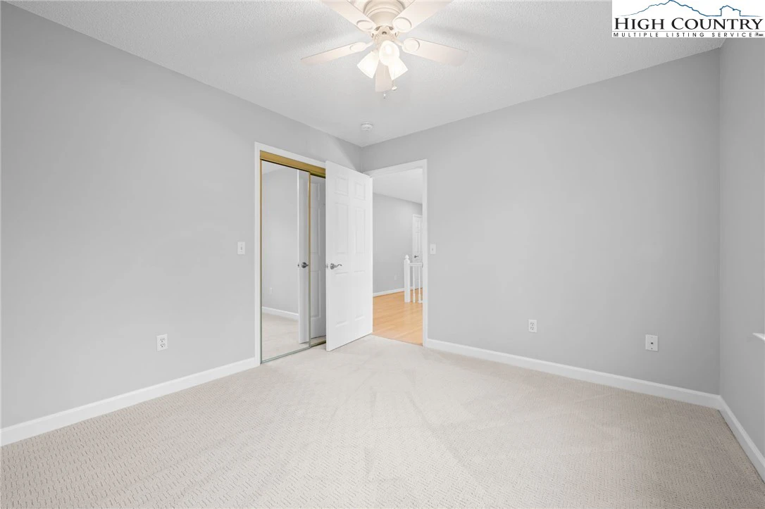 Image number 14 for the current listing