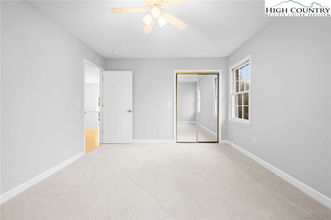 Image number 3 for the current listing