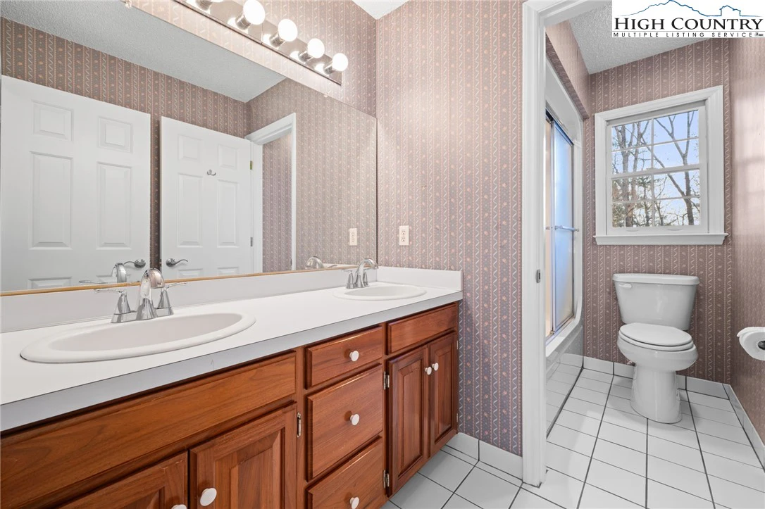 Image number 5 for the current listing