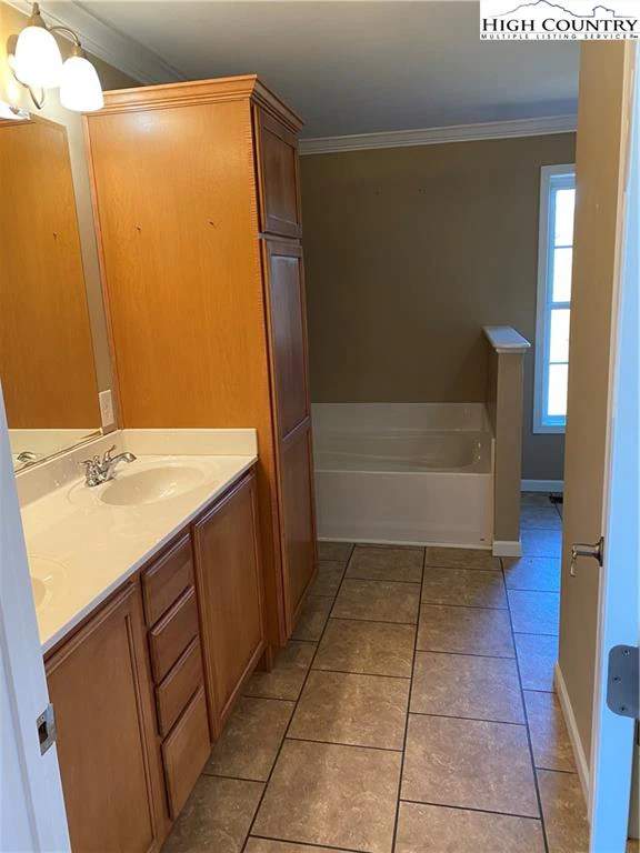 Image number 11 for the current listing