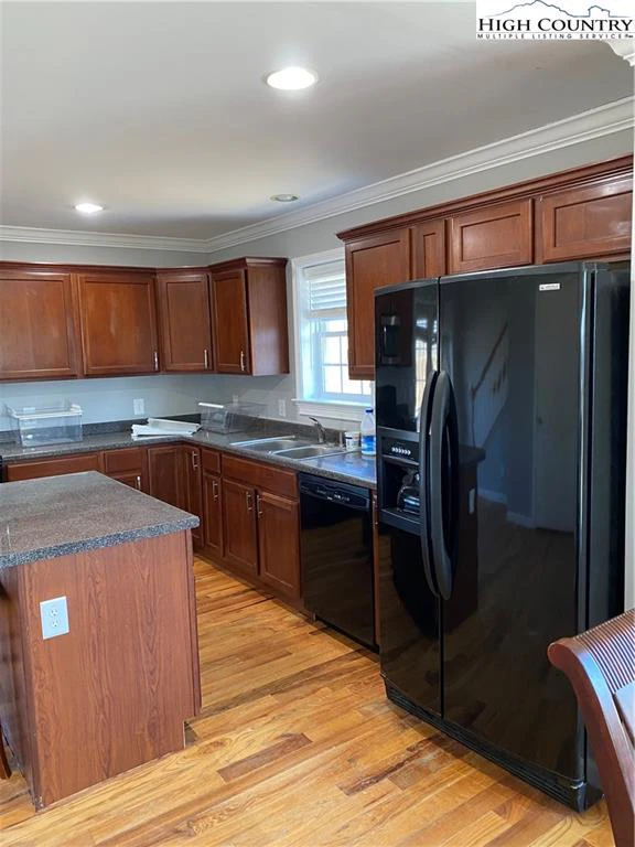 Image number 7 for the current listing