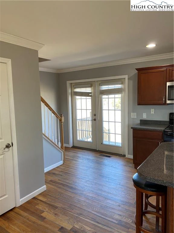 Image number 9 for the current listing