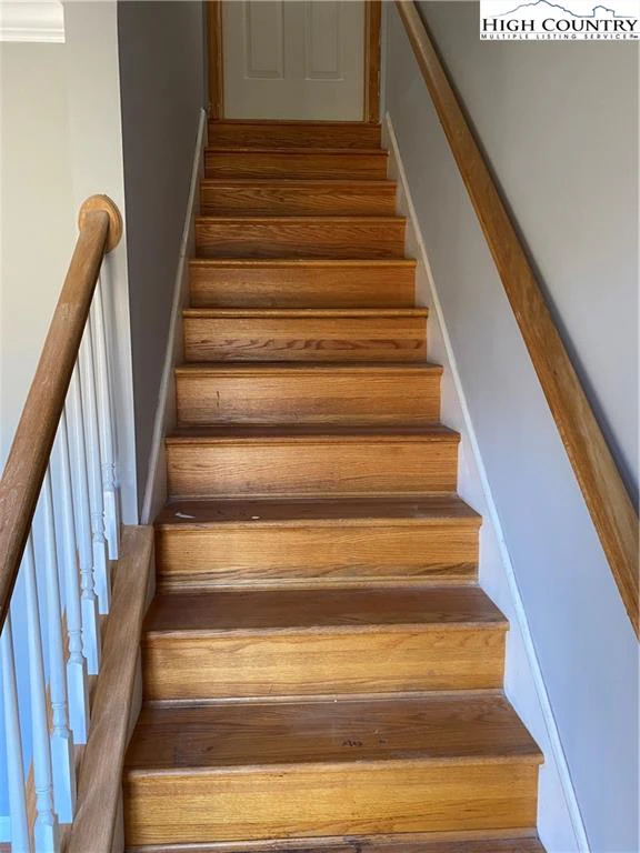 Image number 13 for the current listing