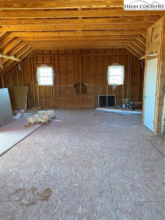 Image number 14 for the current listing