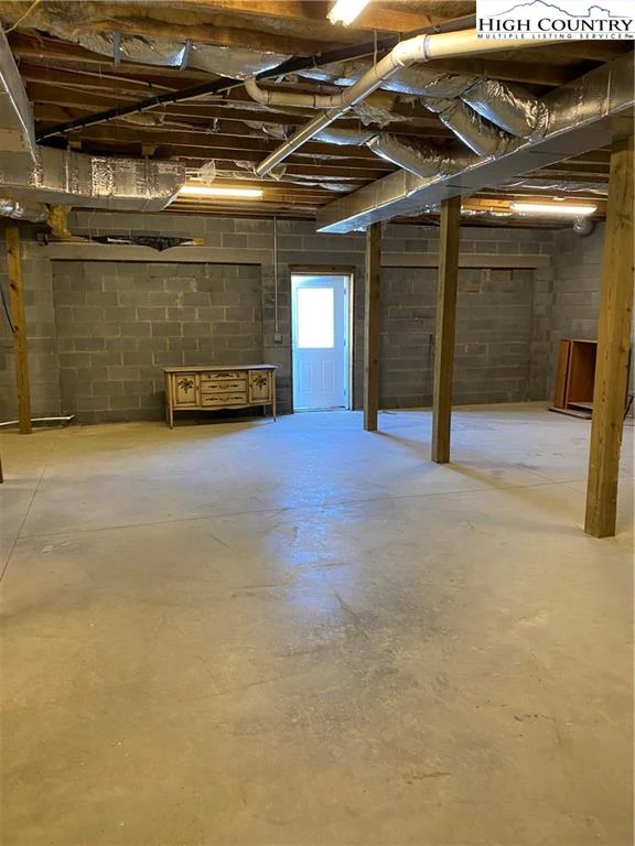 Image number 18 for the current listing
