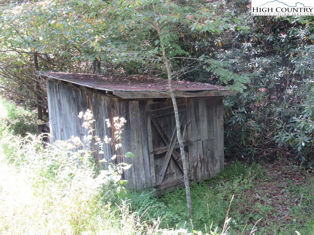 Image number 16 for the current listing