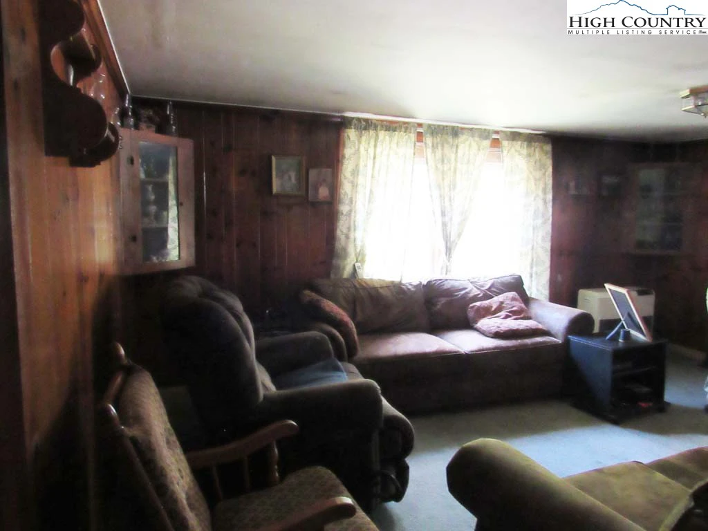 Image number 11 for the current listing