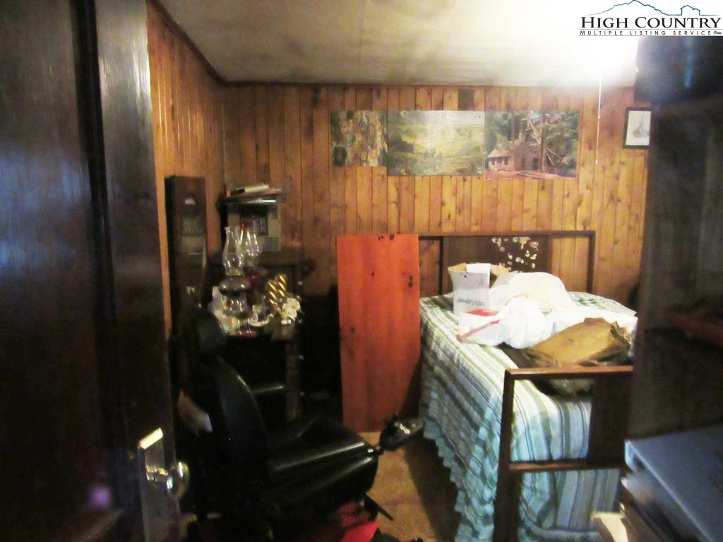 Image number 9 for the current listing