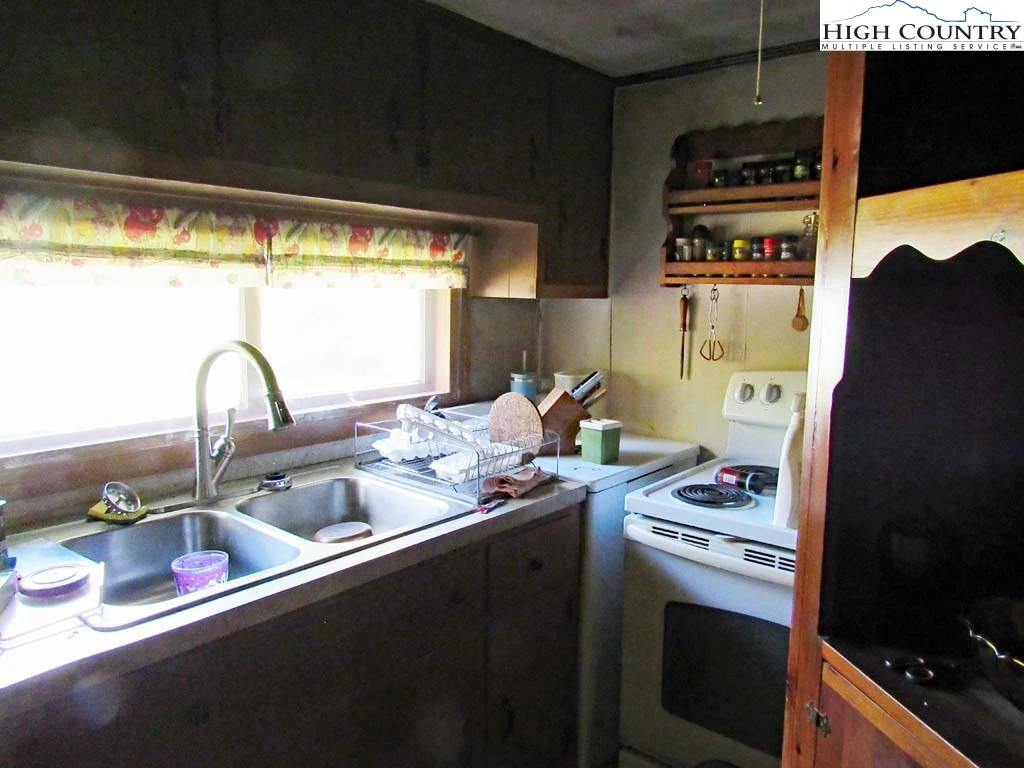 Image number 5 for the current listing