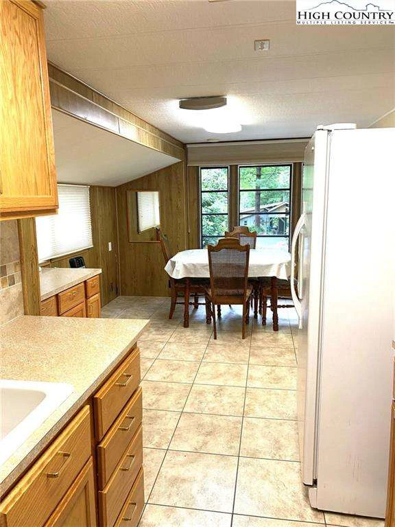 Image number 19 for the current listing