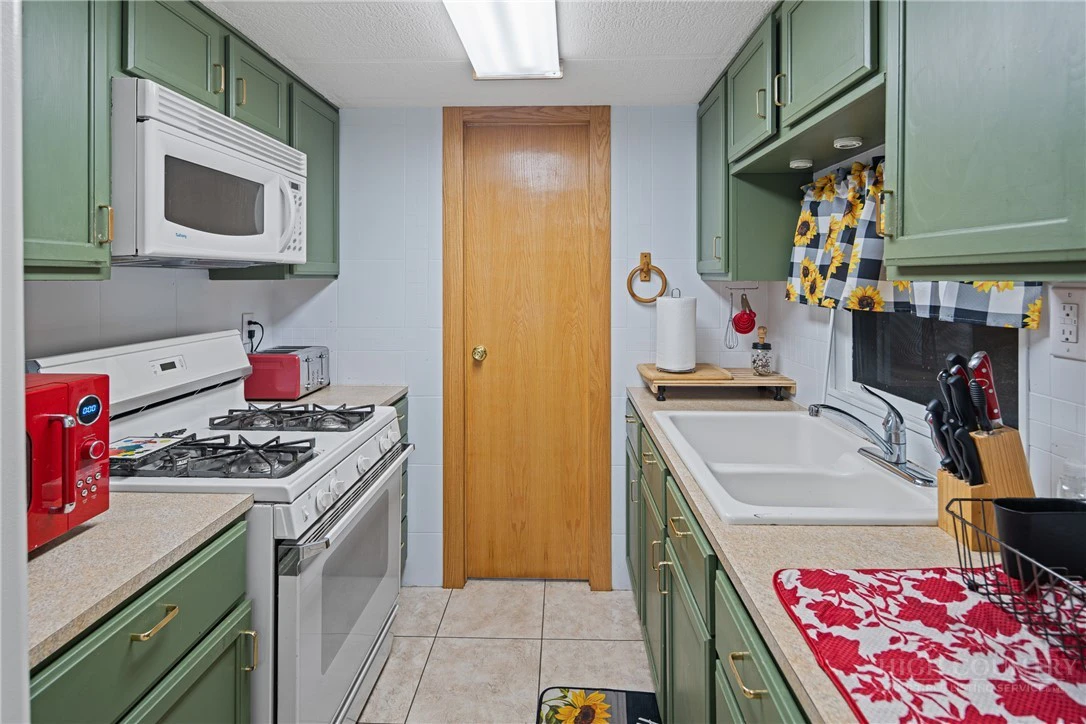 Image number 7 for the current listing