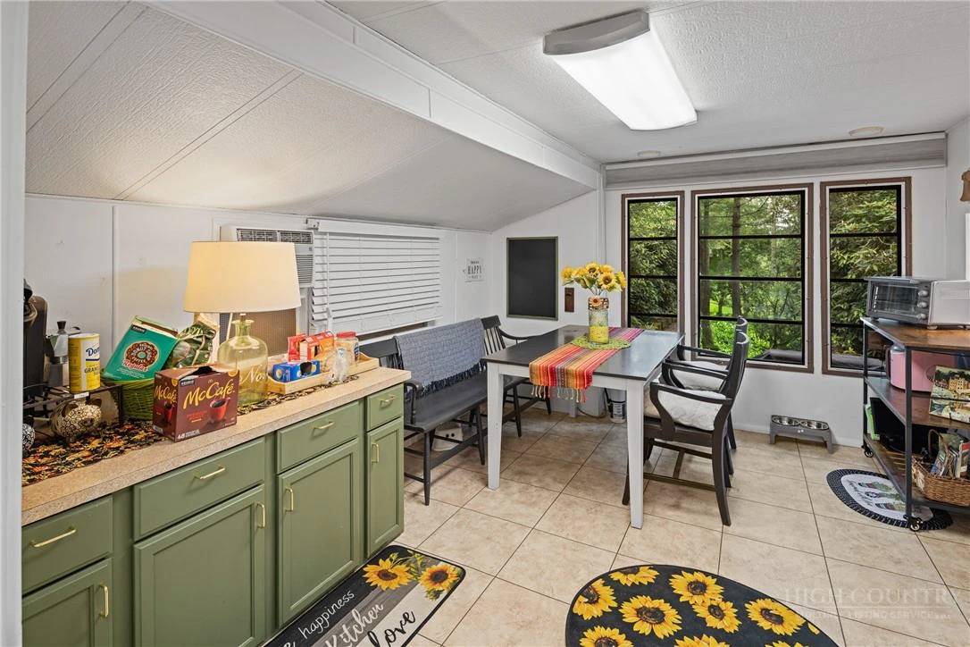 Image number 8 for the current listing