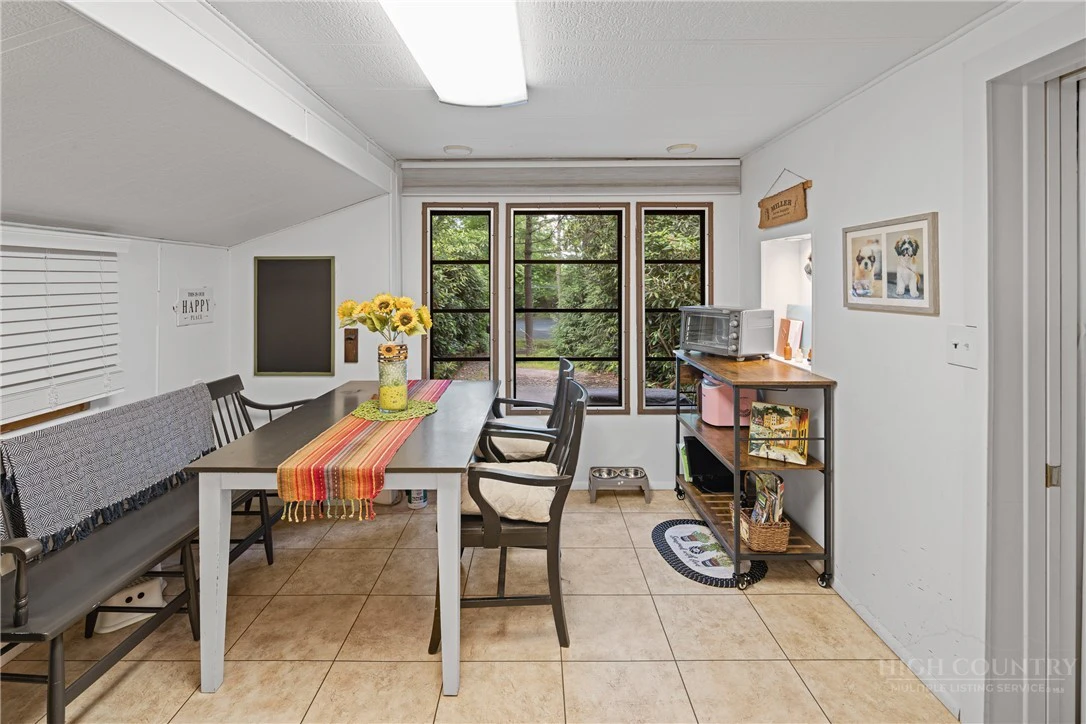 Image number 9 for the current listing