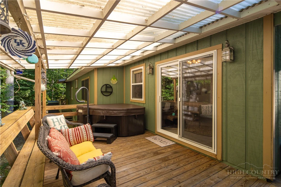Image number 15 for the current listing