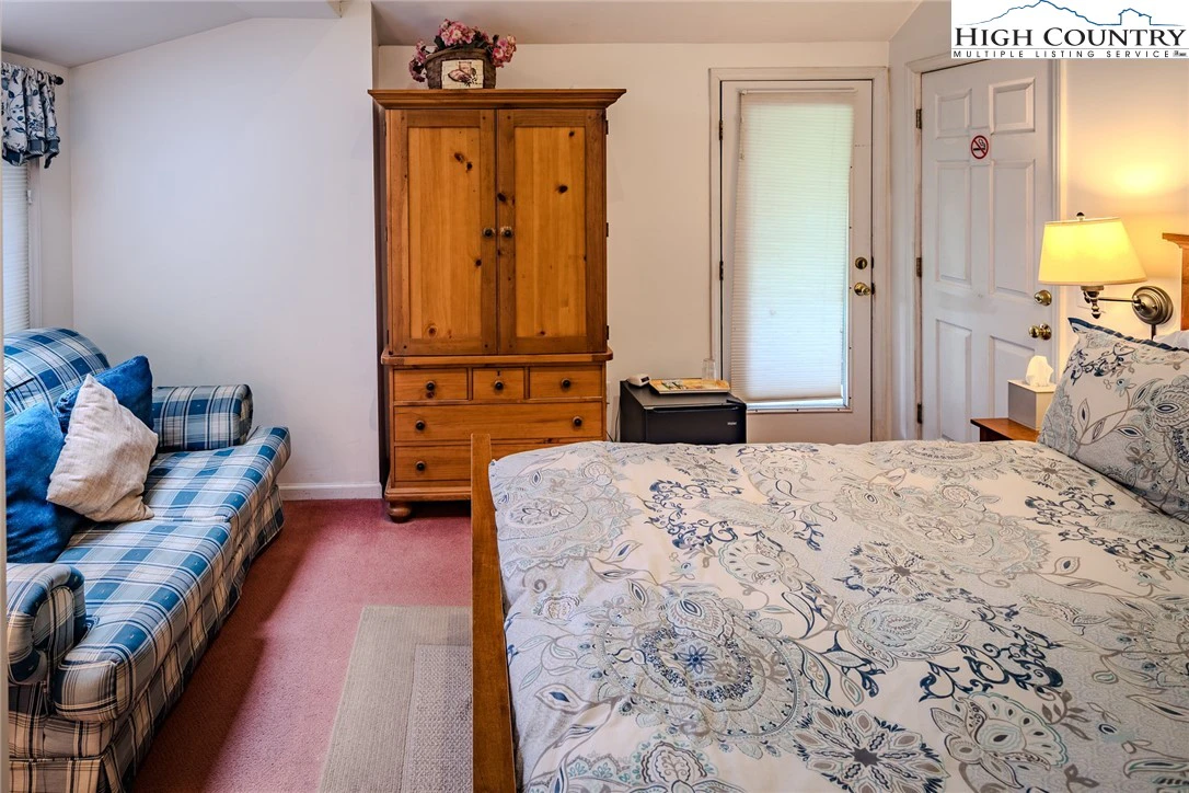 Image number 18 for the current listing