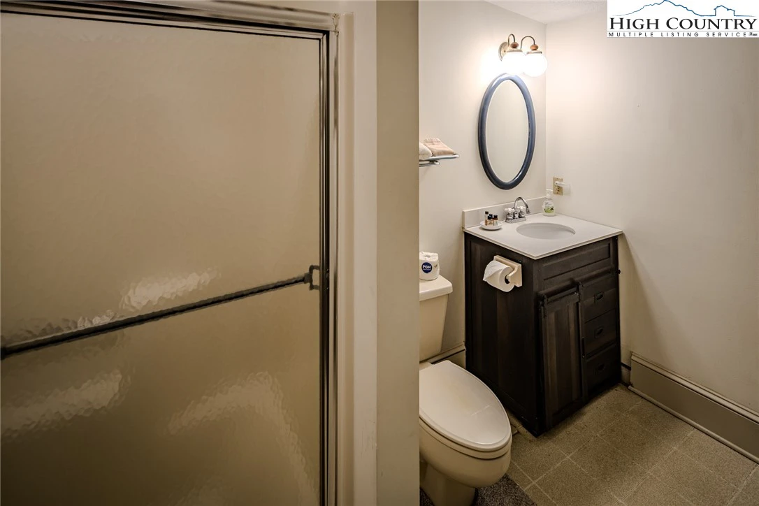 Image number 3 for the current listing
