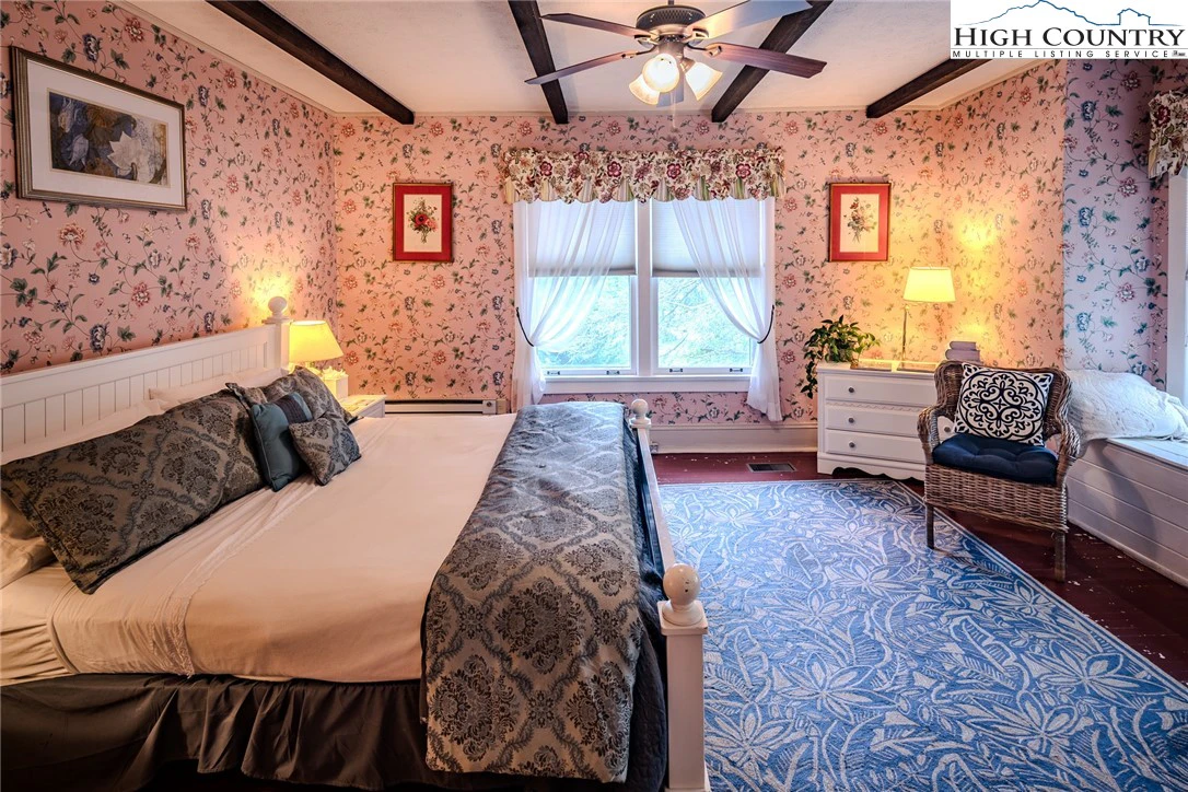 Image number 4 for the current listing