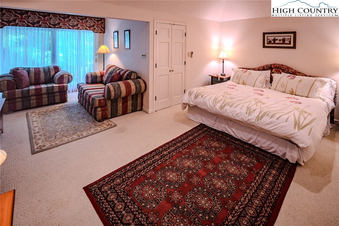 Image number 8 for the current listing