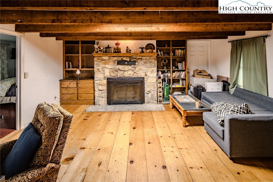 Image number 12 for the current listing