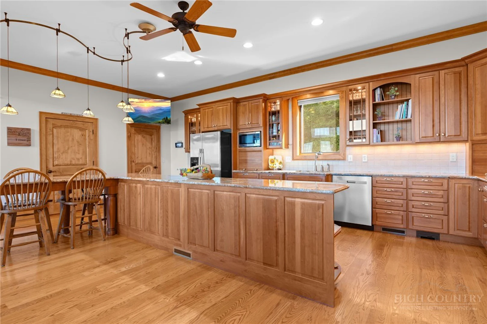 Image number 9 for the current listing